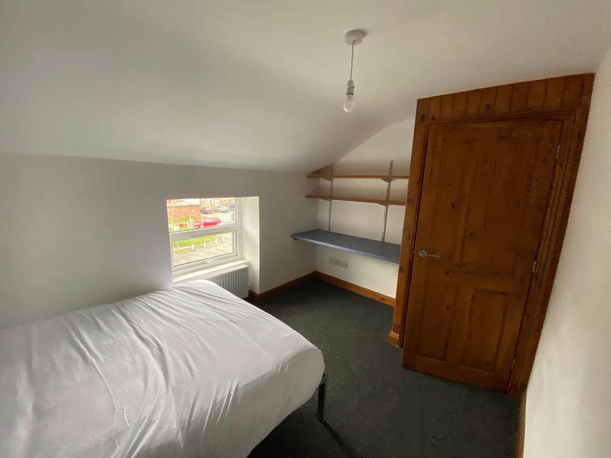 Room In A Shared House Бангор Екстериор снимка